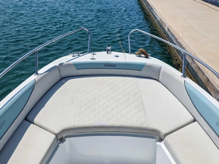 Pronajmout Motorová loď se skipperem či ne Salpa v Pula