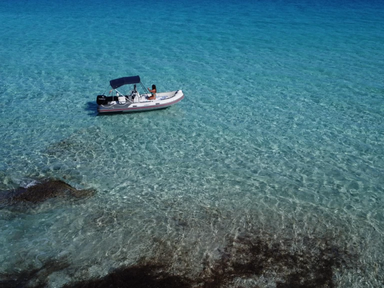 Pronájem lodi Goldenship Aura 520 v s'Estanyol de Migjorn na Samboatu