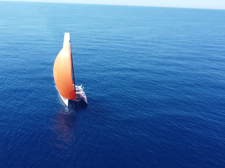 Marsaudon Composites TS 42 jednotlivci a charterové společnosti v Toulon