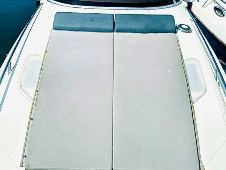 Pronájem lodi Genova lákavé ceny Endurance 35