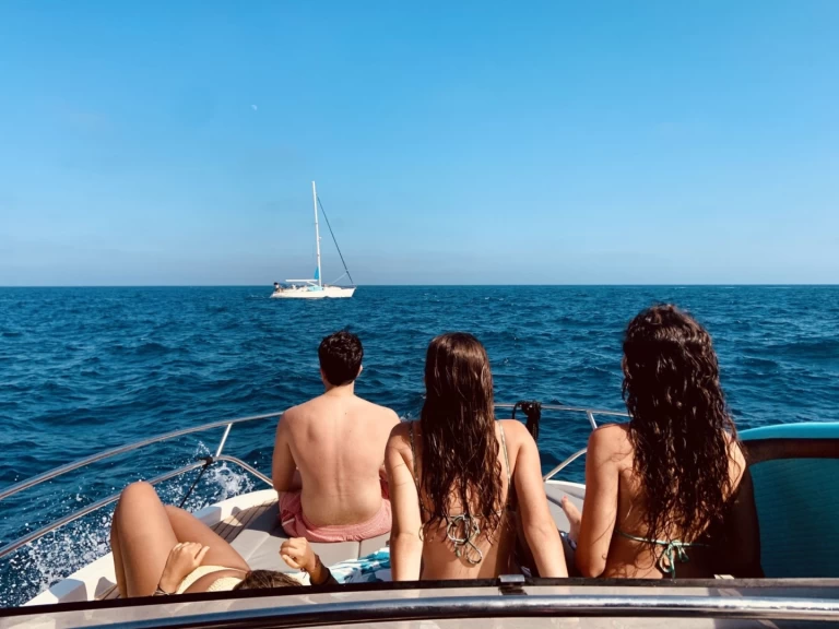 Pronájem Motorová loď Bénéteau s licencí