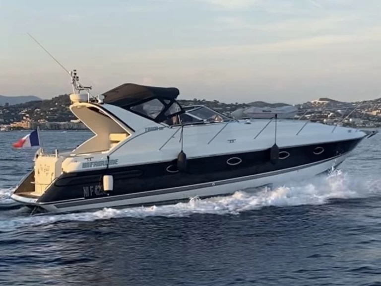 Motorová loď k pronájmu v Mandelieu-la-Napoule za nejlepší cenu