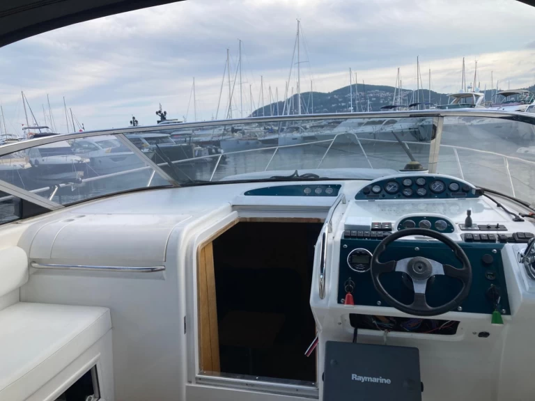 Fairline Targa 38 jednotlivci a charterové společnosti v Mandelieu-la-Napoule