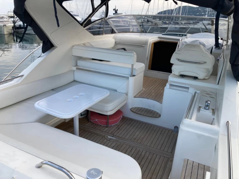 Pronajmout Motorová loď se skipperem či ne Fairline v Mandelieu-la-Napoule