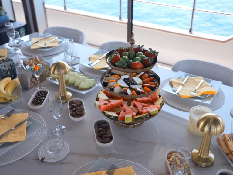 Pronajmout si  Luxury Catamaran v Torba