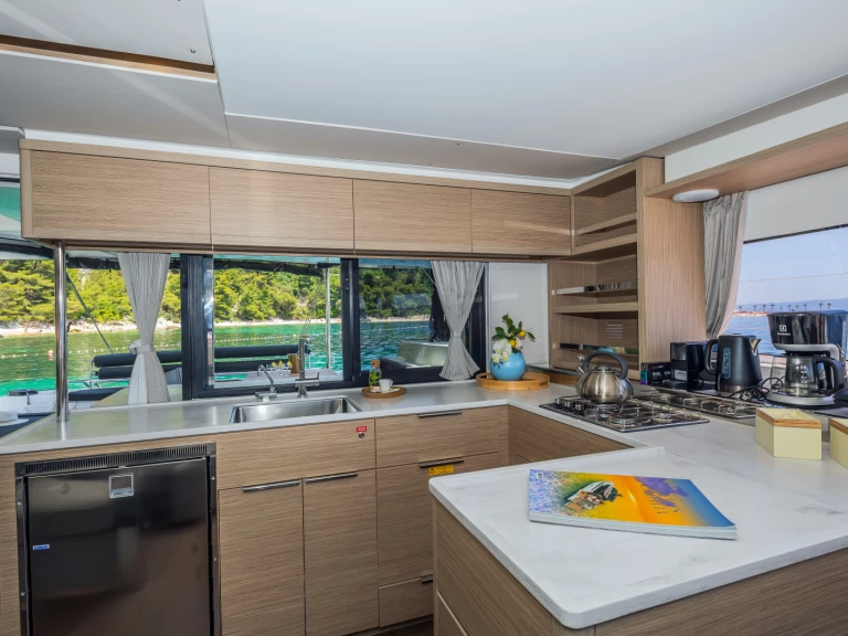 Pronajmout Katamarán se skipperem či ne Lagoon v Split