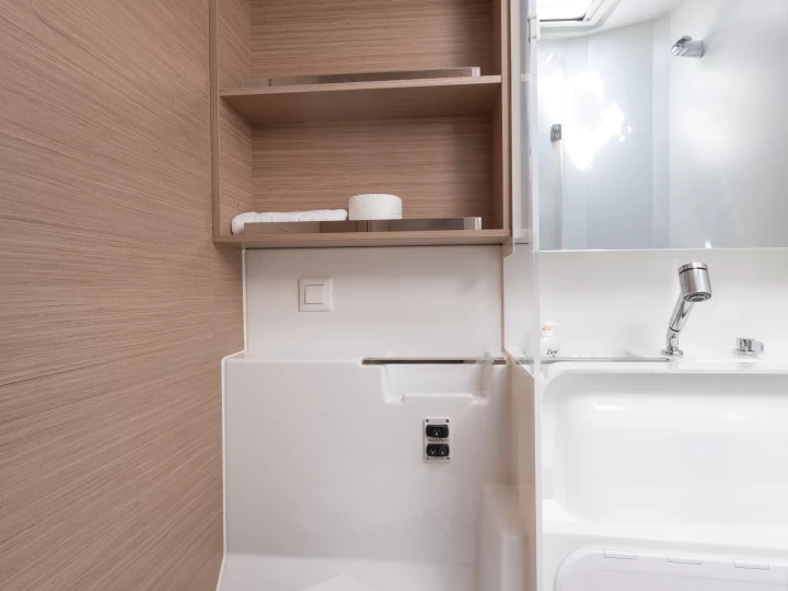 Pronajmout Katamarán se skipperem či ne Lagoon v Rogoznica