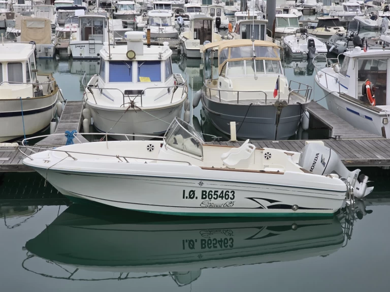 Pronájem Motorová loď Jeanneau s licencí