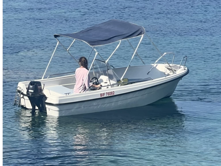 Motorová loď k pronájmu v Galéria za nejlepší cenu