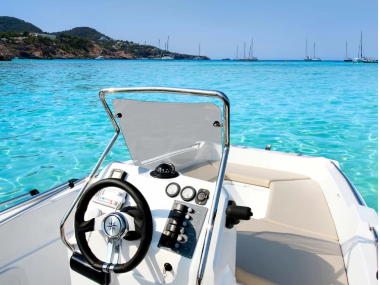 Motorová loď k pronájmu v San Antonio Port za nejlepší cenu