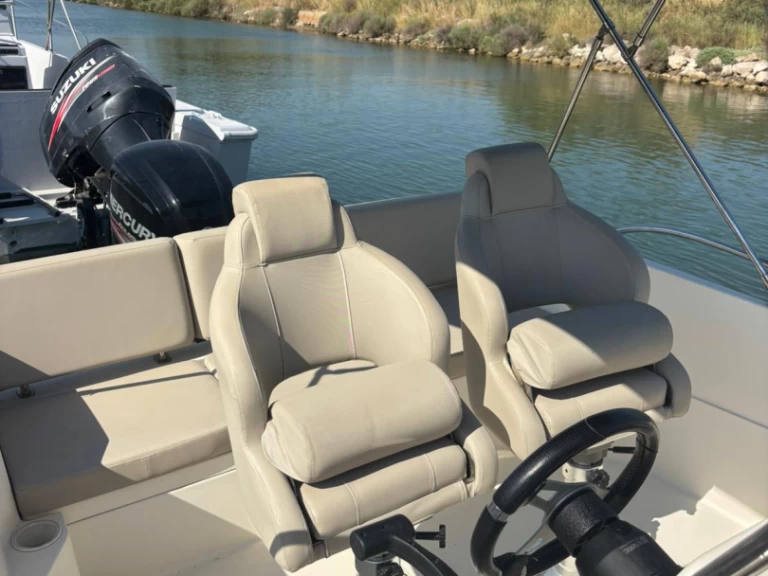 Pronajmout si Quicksilver Activ 605 Open v Carnon-Plage