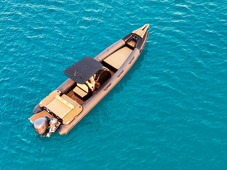 Polotuhá loď k pronájmu v Ornós za nejlepší cenu