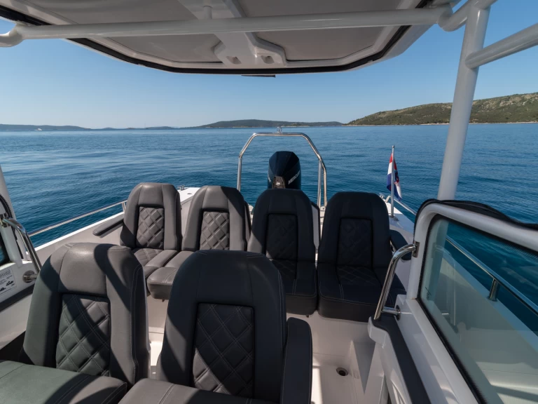 Pronajmout si Axopar Axopar 28 T-Top v Split