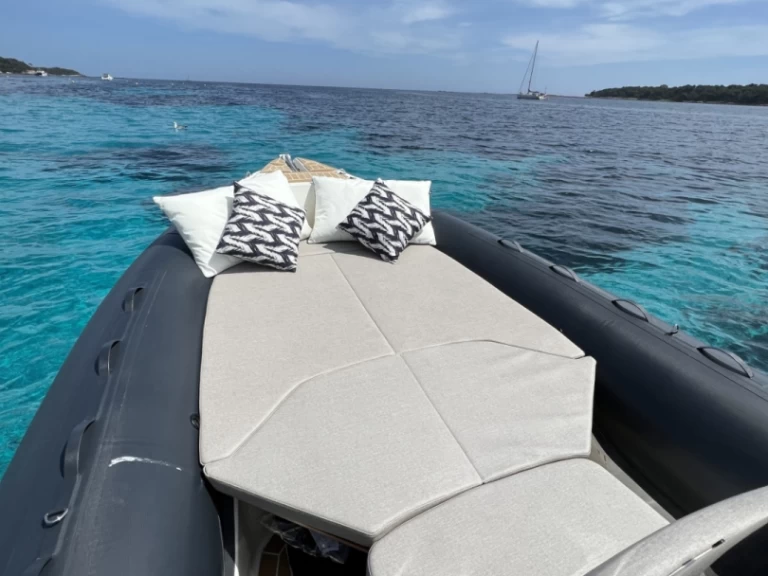 Pronajmout Polotuhá loď se skipperem či ne Capelli v Golfe-Juan