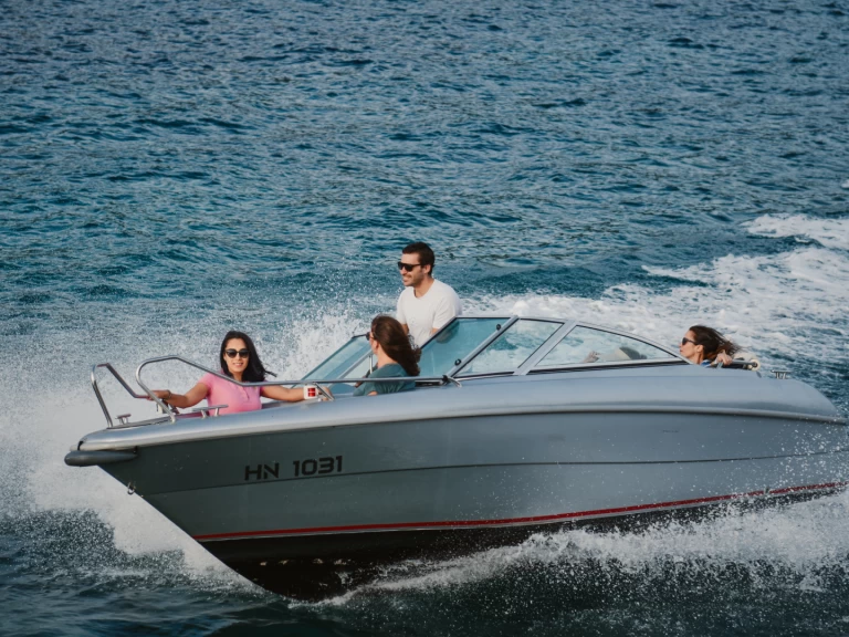 Pronajmout si Yamarin 5820 v Herceg Novi