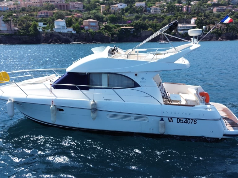 Pronájem Motorová loď Jeanneau s licencí