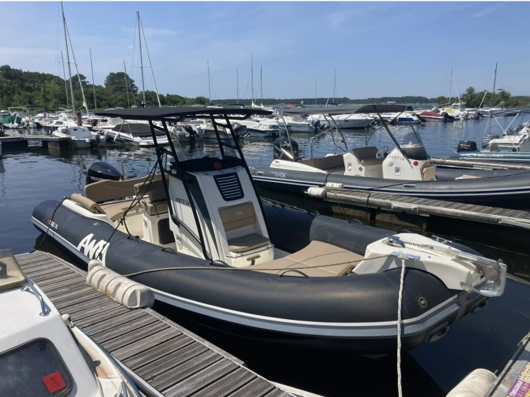 Pronajmout Polotuhá loď se skipperem či ne Bwa v Sanguinet