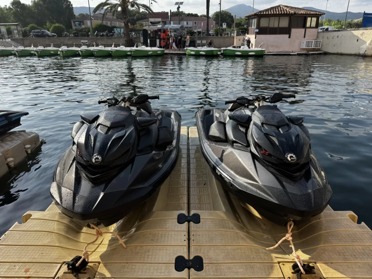 Pronajmout si Sea-Doo Sea-Doo RXP-X 300, v Port Grimaud
