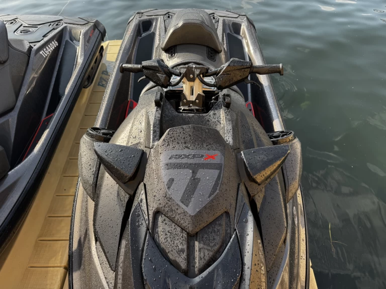 Pronájem lodi Port Grimaud lákavé ceny Sea-Doo RXP-X 300,
