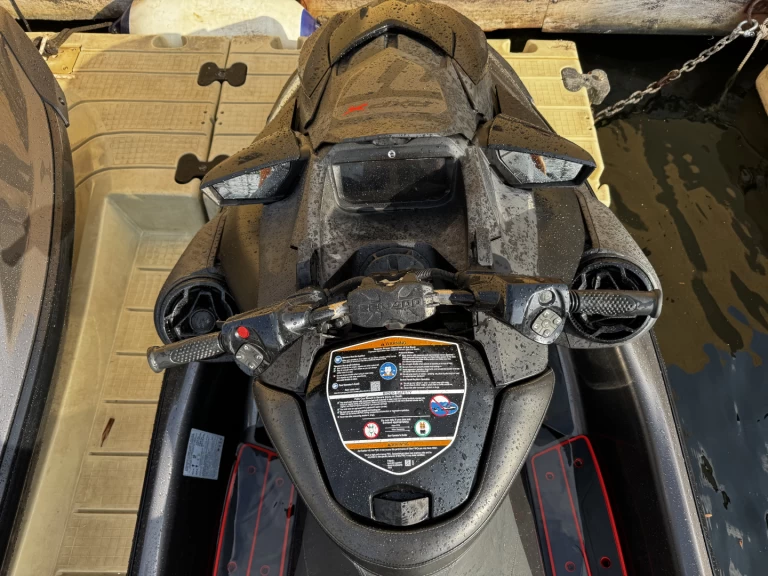 Pronájem lodi Sea-Doo Sea-Doo RXP-X 300, v Port Grimaud na Samboatu