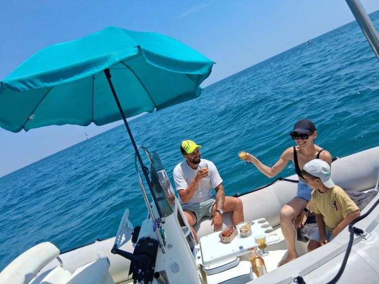 Pronájem Polotuhá loď v Palavas-les-Flots -Bombard Explorer 500 SB