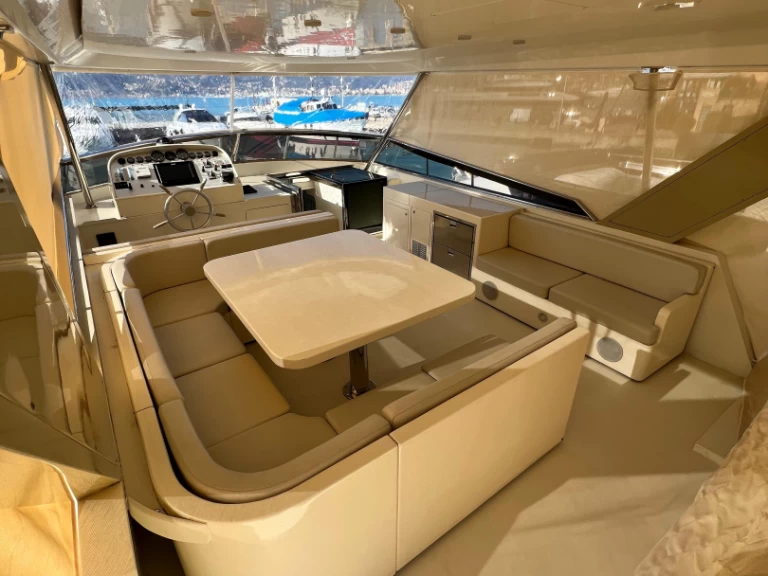 Falcon falcon 80 jednotlivci a charterové společnosti v Porto di Salerno