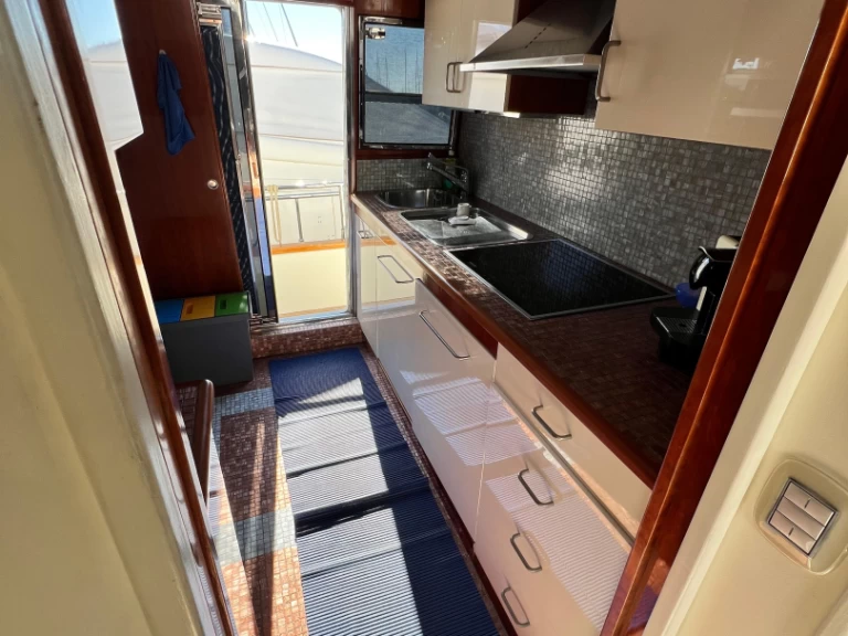 Pronájem lodi Porto di Salerno lákavé ceny falcon 80