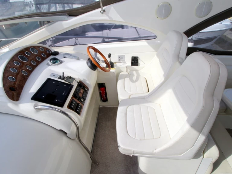 Pronájem Motorová loď v Puntone -Sealine Sealine S 41