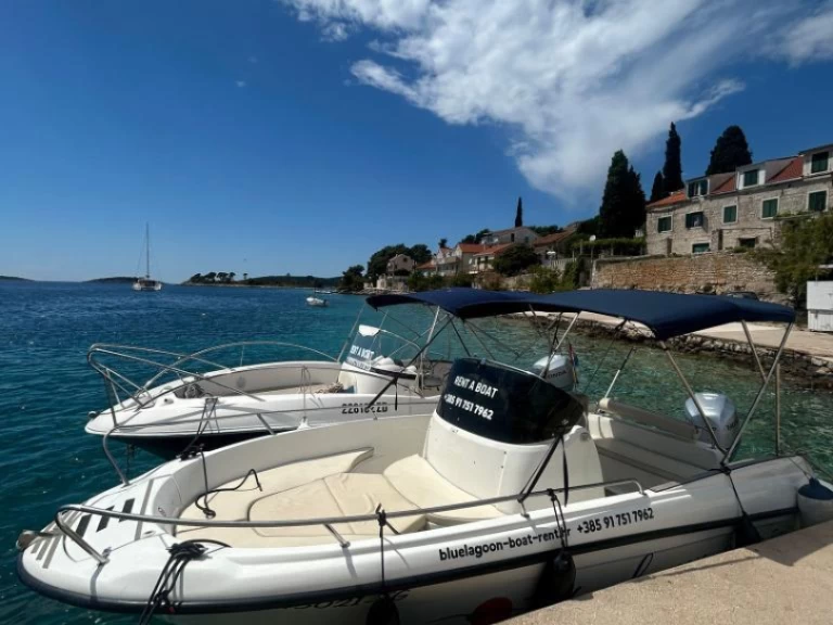 Insidias Marine HM 22 Fly jednotlivci a charterové společnosti v Poljica