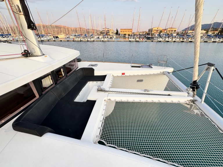 Pronajmout si Lagoon Lagoon 450 Sport Top v Nikiána