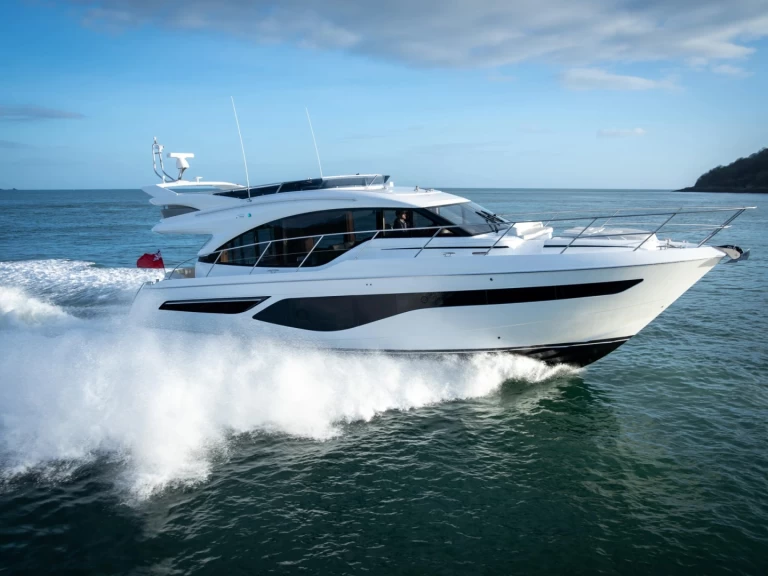 Pronájem jachty v Antibes -Princess F55 na Samboatu