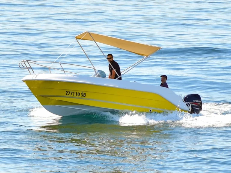 Pronajmout Motorová loď se skipperem či ne Marinello v Hvar 