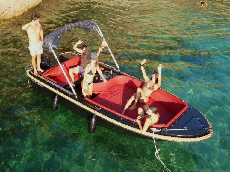 Pronájem Motorová loď Silver Yacht s licencí