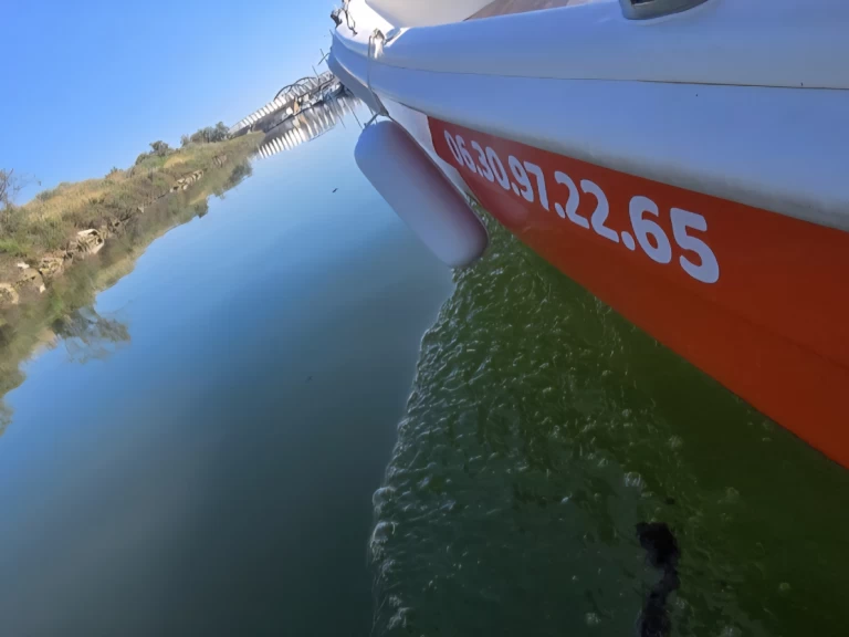 Pronajmout si NAVALPLASTICA lancia 450 v Carnon-Plage