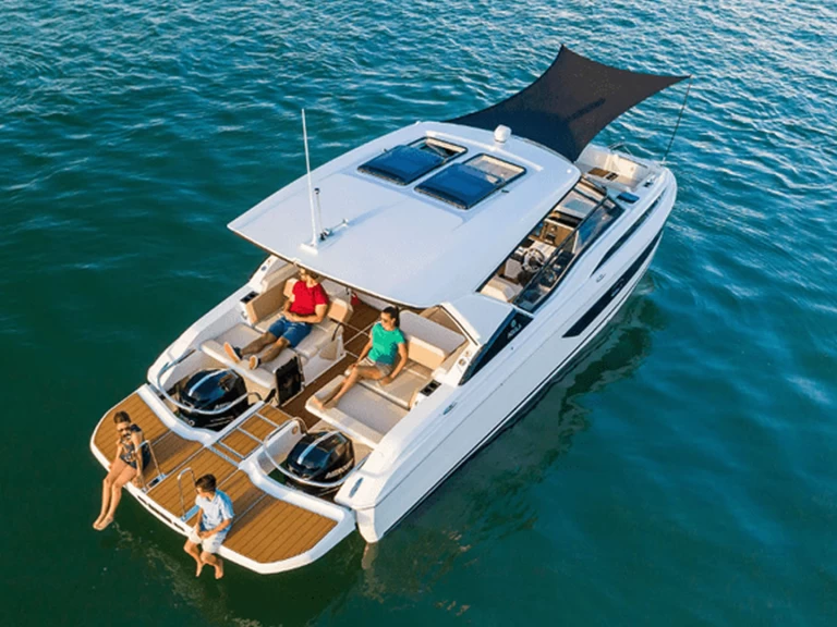 Pronájem Motorová loď Aquila s licencí