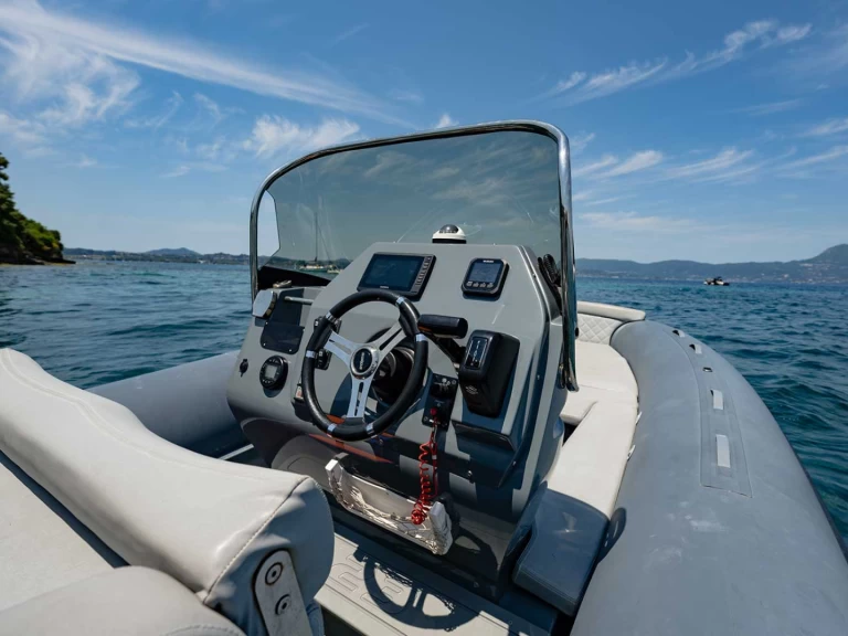 Salpa Salpa 7M jednotlivci a charterové společnosti v Kontokáli