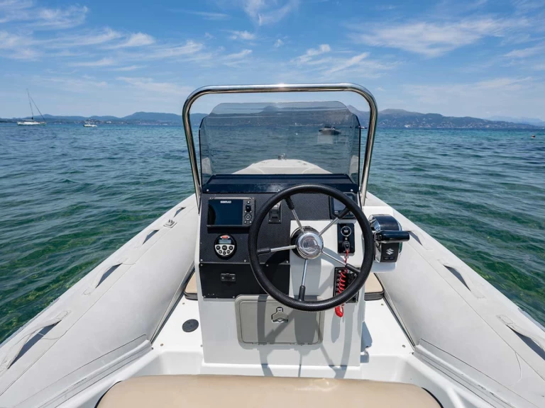 Pronajmout Polotuhá loď se skipperem či ne Oceanic v Kontokáli