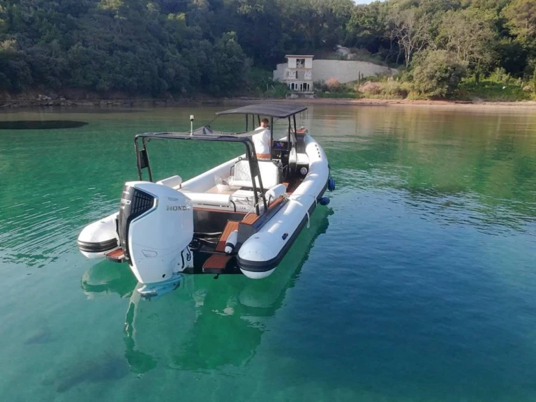 Pronájem Polotuhá loď v Preko -Rib 960