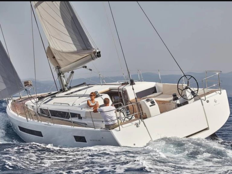 Jeanneau Sun Odyssey 490 jednotlivci a charterové společnosti v La Trinité-sur-Mer