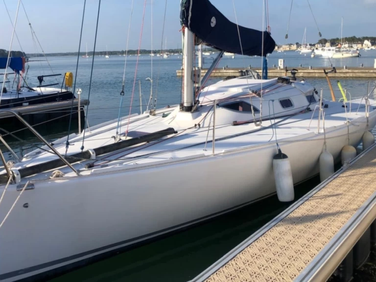 Pronajmout Plachetnice se skipperem či ne Pogo Structures v Loctudy