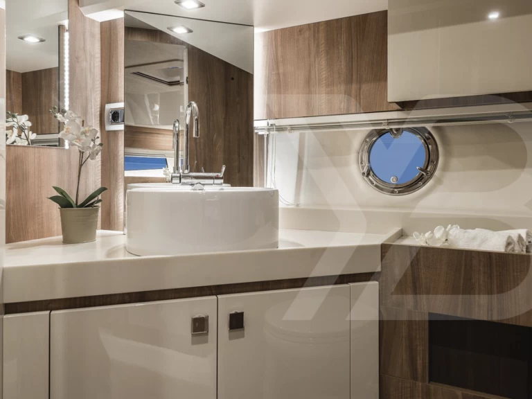 Pronajmout si Cranchi Eco Trawler Long Distance 43 v Marina de Portimão