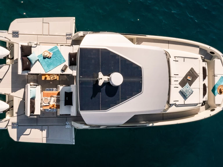 Pronájem Motorová loď YOT s licencí