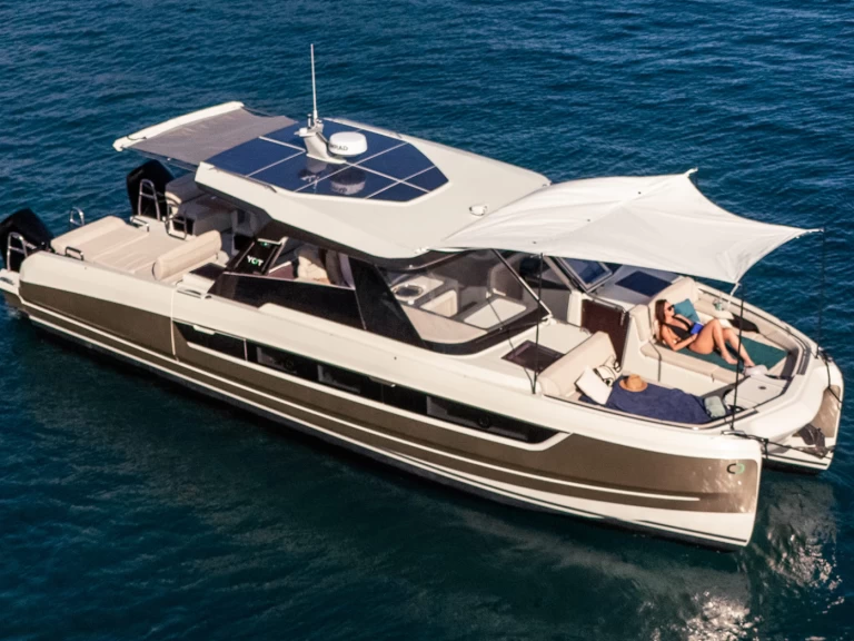 Pronajmout Motorová loď se skipperem či ne YOT v Saint Raphael