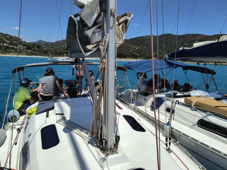 Pronajmout si Bénéteau Oceanis 321 v Cagliari