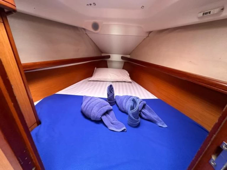 Pronajmout si Jeanneau OCEANIS 323 (2 CAB) v Mai Khao