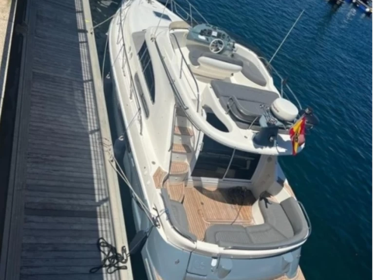 Pronajmout si Sealine Sealine 350 Fly v Sanxenxo
