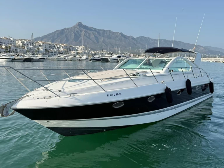 Pronajmout Jachta se skipperem či ne Fairline v Marbella
