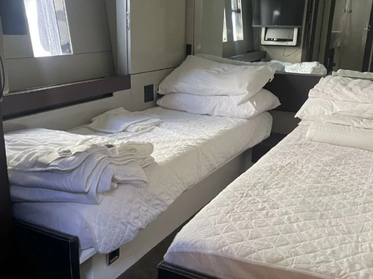 Pronajmout si Fairline Targa 58 GTB v Cannes