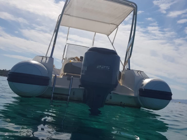 Capelli Tempest 700 Sun jednotlivci a charterové společnosti v Hyeres