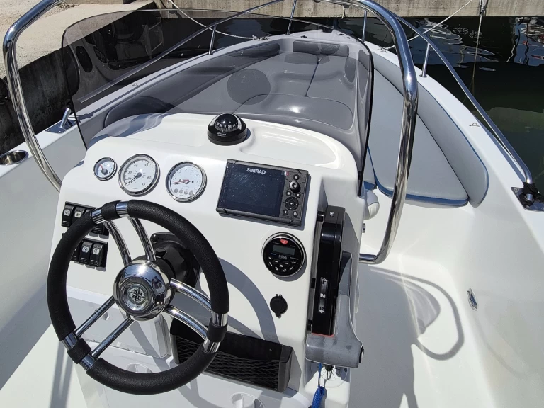 Pronájem jachty v Červar-Porat -Holiday 19 Open na Samboatu